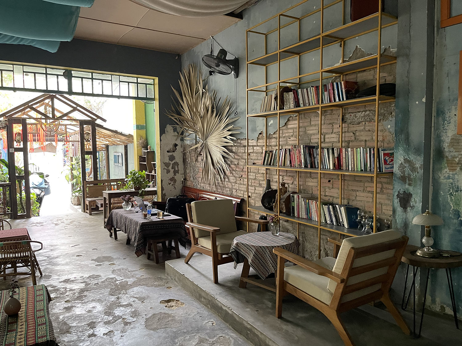 Nhà vườn (4 nở hậu 8,5 x 24,5=125m2) đang kd caphe nhạc Trinh hẻm 8m Lê Quang Định-giá chỉ 116tr/m2